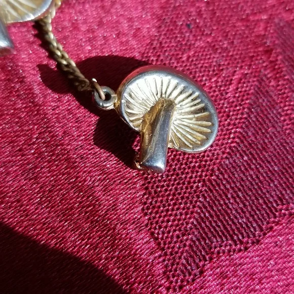 Cute 2-pin Gold Tone and Silver Tone Mushroom Chain Set - Picture 3 of 7